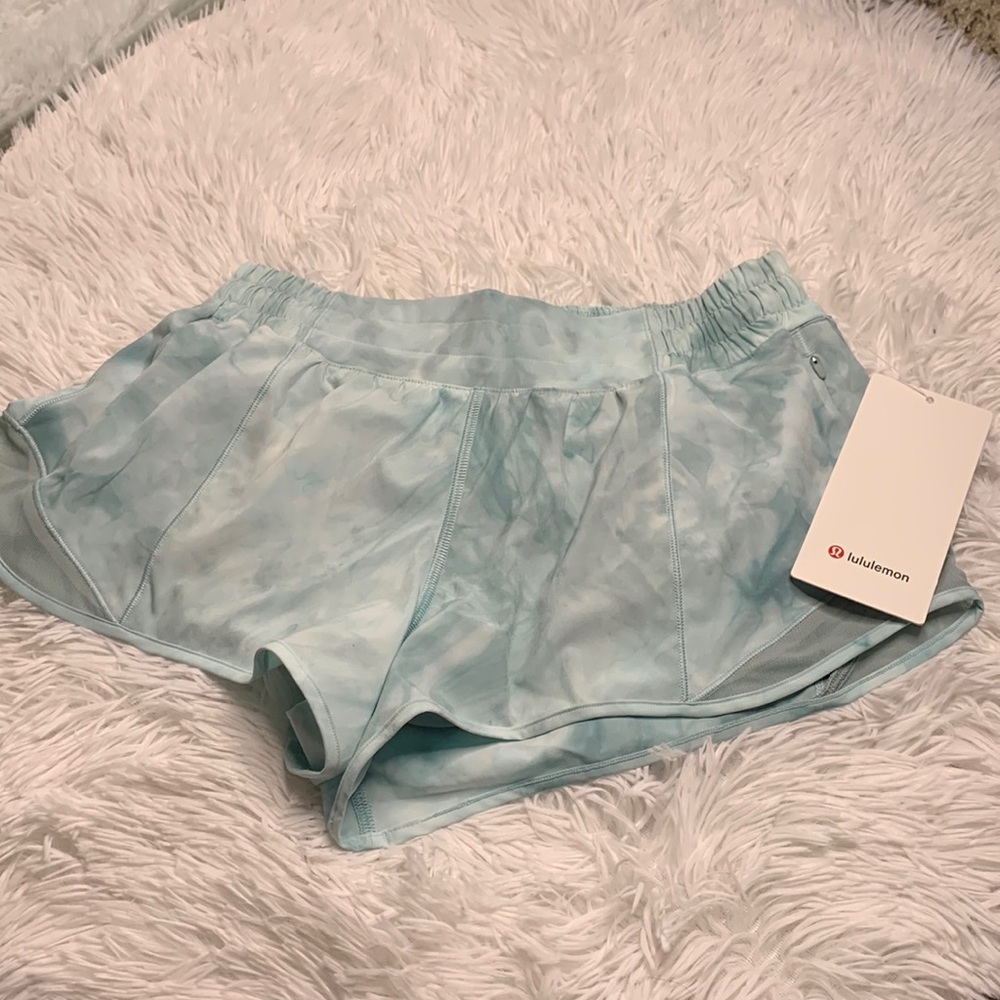 Lululemon Hotty Hot Low-Rise Lined Short 2.5"